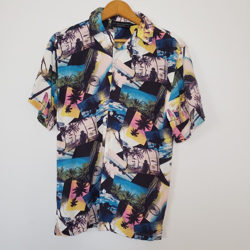 NWOT Men's Funky Rayon Short Sleeve Button Down Beach, Surf Carnival Scene XS